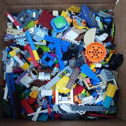 9.5lb Lot of Assorted Lego Building Bricks and Pieces