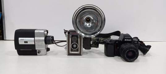 Bundle of Assorted Vintage Cameras image number 1
