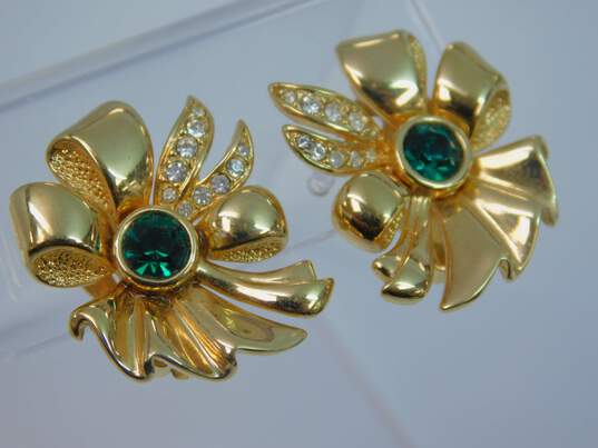 Vintage Swarovski S.A.L. Gold Tone Green & Clear Crystal Bow Clip Earrings 15.7g image number 3