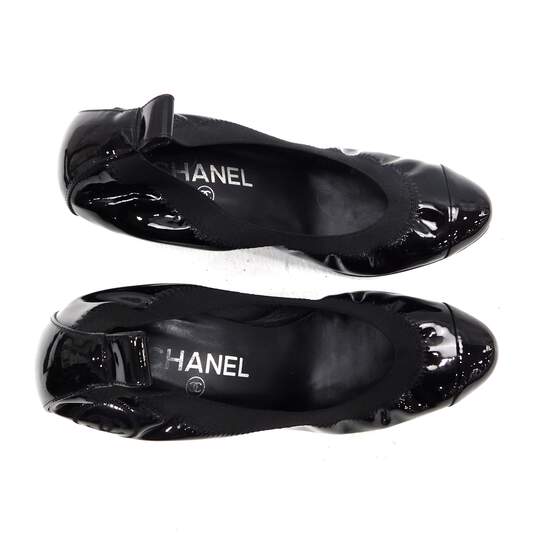 Chanel Women’s Escarpins Black Scrunch Pumps Size 37.5 with Pouch, Box & COA image number 6