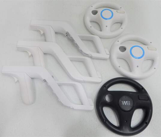 12 Nintendo Wii Wheels & 8 Zapper Light Guns image number 2