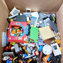 8.55 lbs Assorted LEGO Bricks