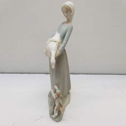 Lladro Porcelain Art Sculpture Girl with Goose and Barking Dog