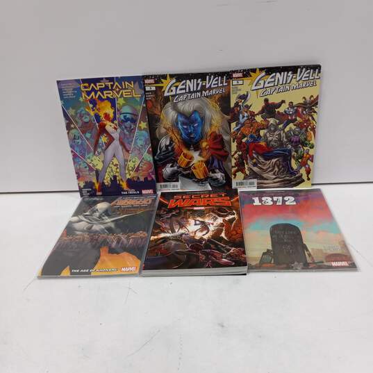 Bundle of 17 Avengers Comic Books (9lbs) image number 5