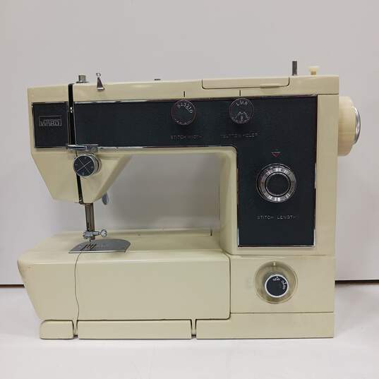 Montgomery Ward UHT-J1939 Deluxe Sewing Machine & Accessories image number 3