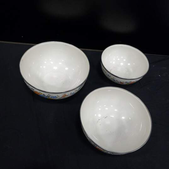Set of 3 Floral Metal Kobe Japan Nesting Mixing Bowls image number 5