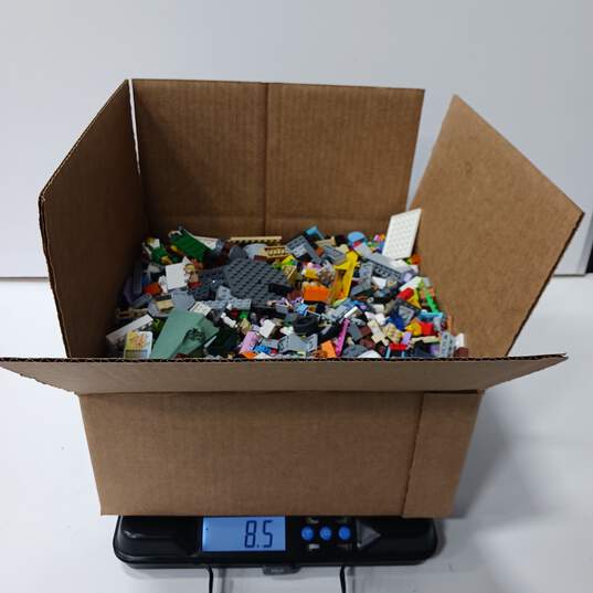 8.5lbs Of Assorted Lego Pieces & Parts image number 4