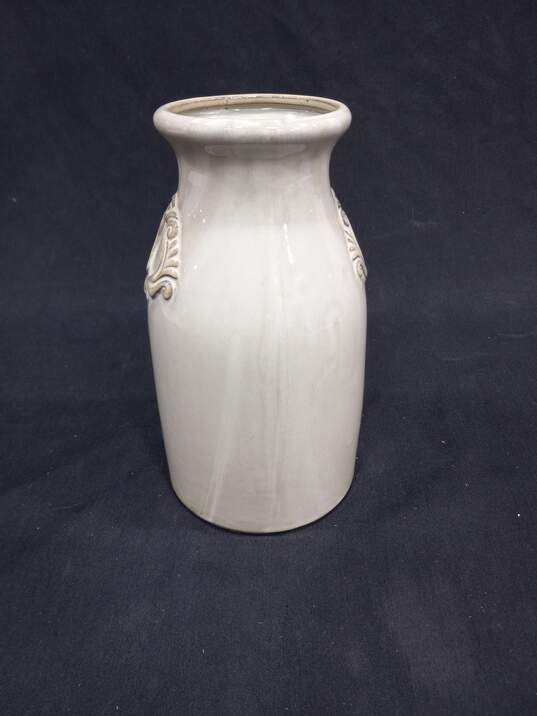 White Ceramic Ivory Flower Vase image number 2