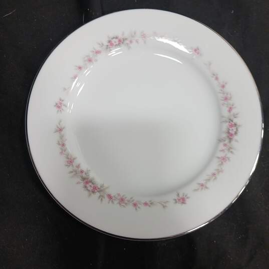 7pc Set of Noritake Rosepoint Silver-Trimmed Bread & Butter Plates image number 4