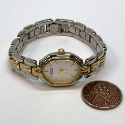Designer Citizen 5920-S57294 Two-Tone Water Resistant Analog Wristwatch alternative image