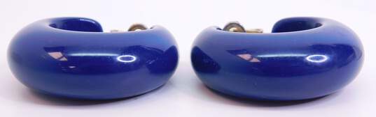 Vintage Crown Trifari Geometric Blue Lucite & Gold Tone Clip-On Hoop Earrings 15.6g image number 3