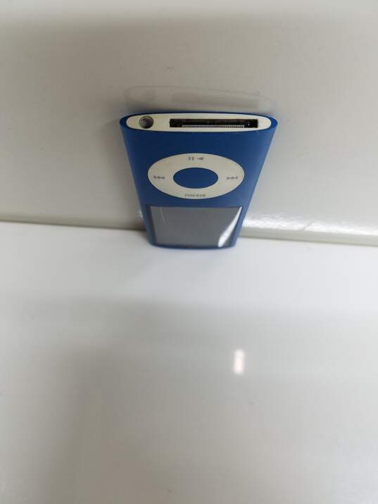Apple iPod Nano 4th Generation 8GB Blue image number 3