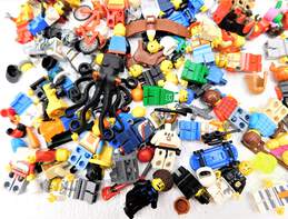 1.6 LBS LEGO Miscellaneous Minifigures Bulk Box alternative image