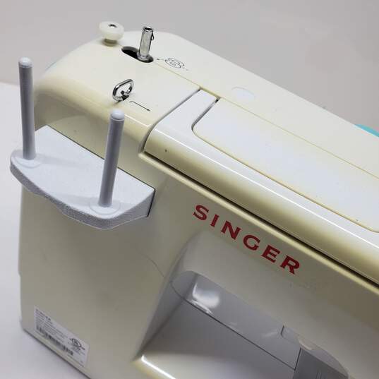 Singer Sewing Machine Model 1234 120 Volts 60Hz Amps Untested image number 6