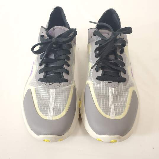 Nike Women Gray Shoes 8.5 image number 1