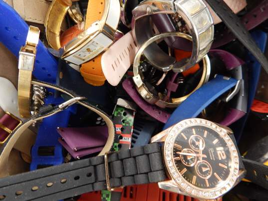 9.4 Lbs. BULK Watches & Watch Parts image number 1