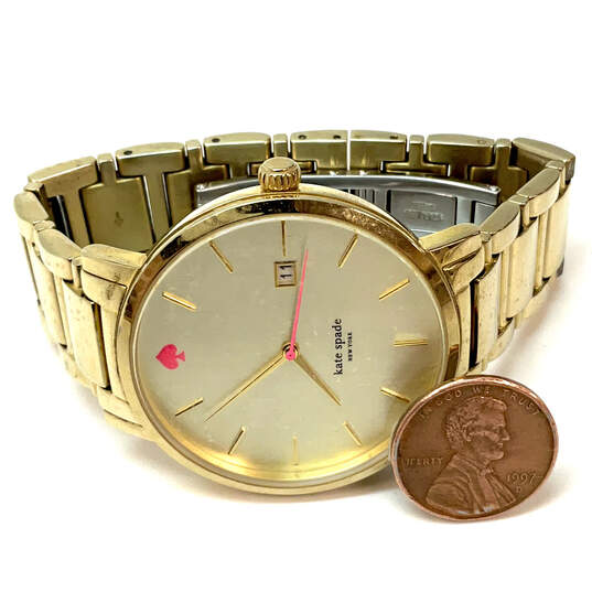 Designer Kate Spade Gold-Tone Chain Strap Round Dial Analog Wristwatch image number 2