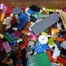 8lbs of Assorted Lego Building Blocks alternative image