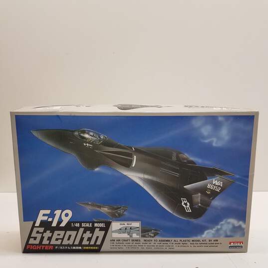Vintage ARII F-19 Stealth Fighter 1987 1:48 Model Kit #A346 Dual Seat Version IOB image number 1