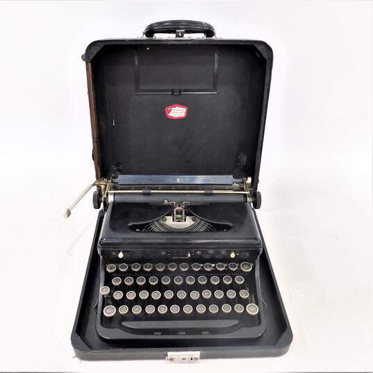 1936 Royal Portable Typewriter Model O w/ Case image number 1