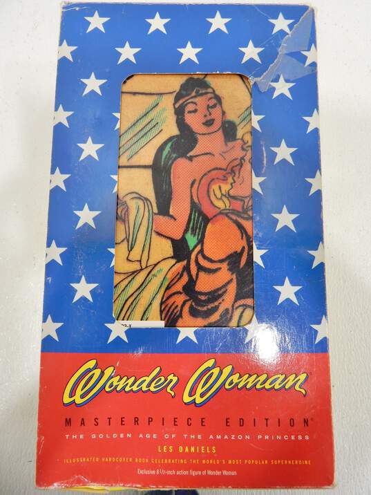 Wonder Woman Masterpiece Edition The Golden Age of the Amazon Princess Figure & Book image number 3