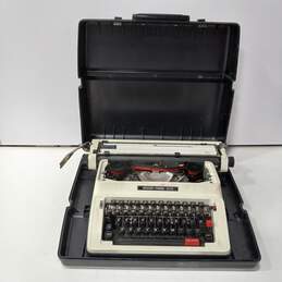 Vintage Silver-Reed 813 Typewriter In Case