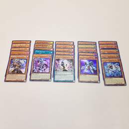 Mixed Rare Holographic YU-GI-OH! Trading Cards Bundle (Set Of 100) alternative image