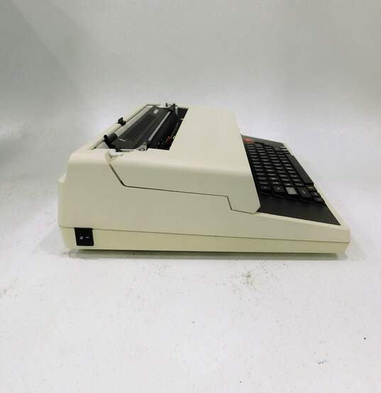 Royal Adler Satellite II Electric Typewriter with Hard Case image number 14