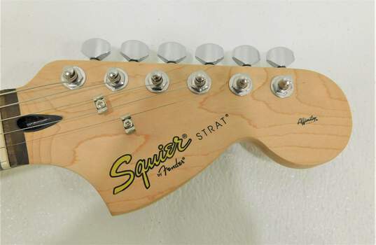 Squier by Fender Affinity Series Strat Model Black Electric Guitar w/ Gig Bag image number 4