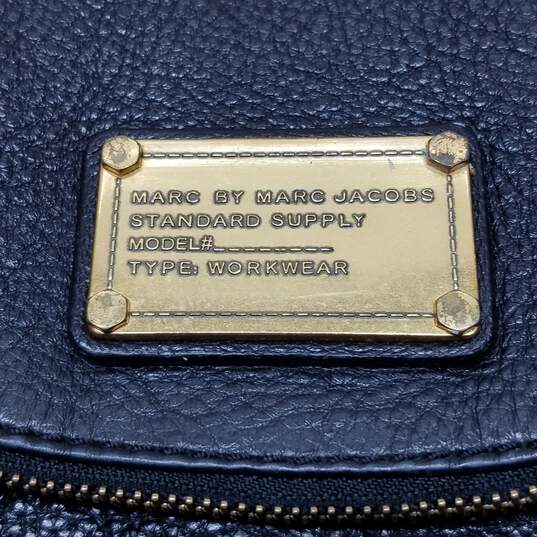 AUTHENTICATED Marc by Marc Jacobs Black Leather Foldover Crossbody Bag image number 3