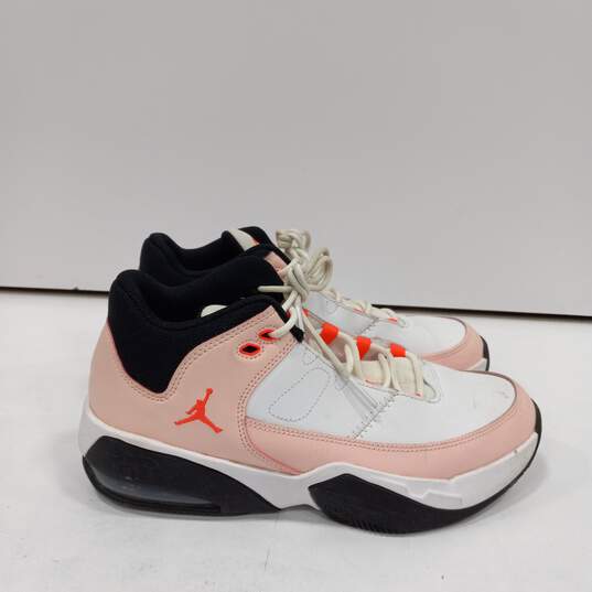Air Jordans Athletic Shoes Size 6.5Y image number 2