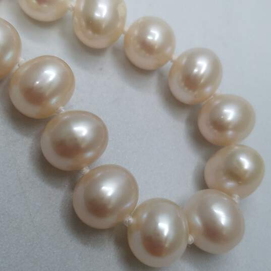 Sterling Silver FW Pearl Knotted 7.8mm 7in Bracelet 17.0g image number 3