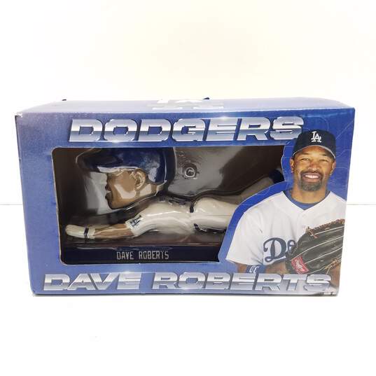 Bobblehead LA Dodgers 2022 Dave Roberts and Hyun-Jin Ryn Collection Bundle image number 6