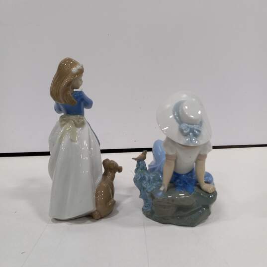 Pair of Lladro Women Figurines image number 2