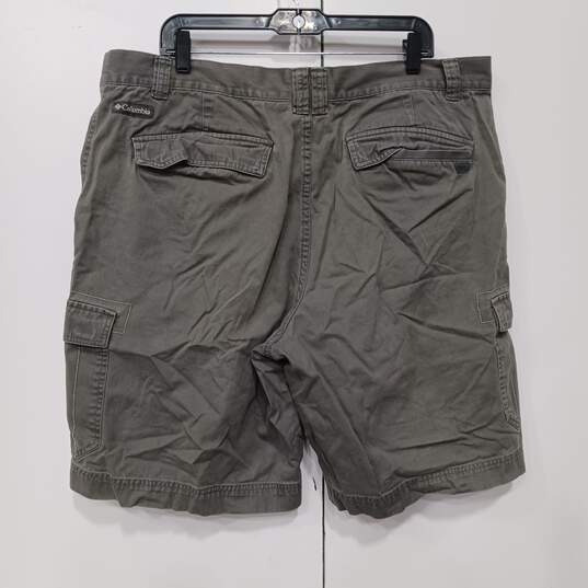 Columbia Gray Cargo Shorts Men's Size 42 image number 2