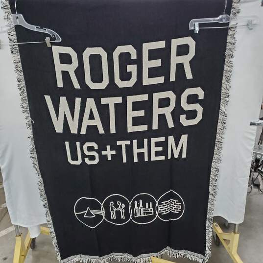 Roger Waters Us + Them 2017 Tour VIP Gift Box image number 5