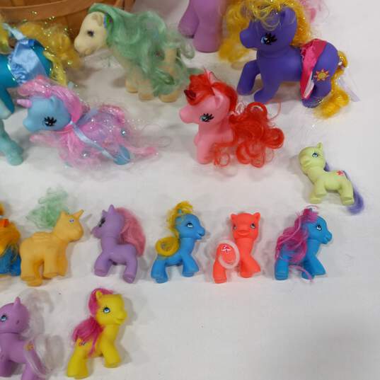 Bulk Lot of Assorted Off-Brand Pony Toys image number 3