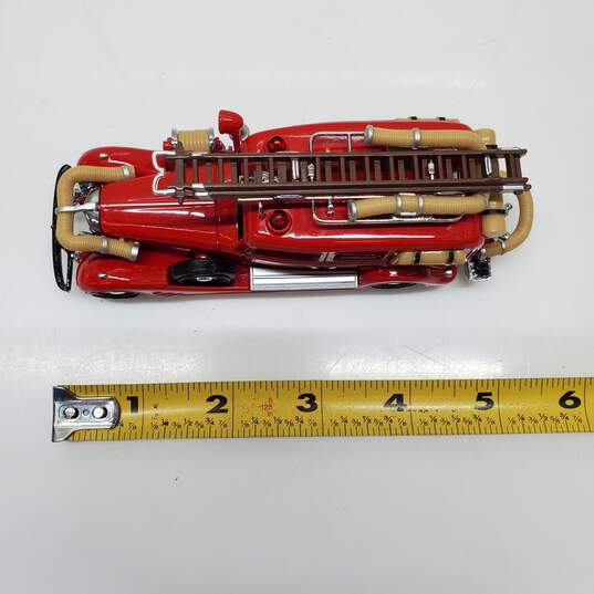 MATCHBOX MODELS OF YESTERYEAR 1933 CADILLAC FIRE WAGON image number 3