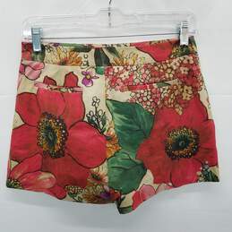 AUTHENTICATED Red Valentino Macro Flower Print Shorts Size 38 alternative image