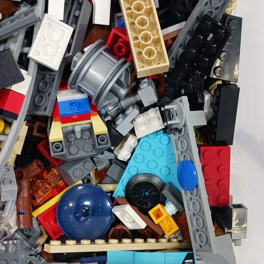 8.5lb Bundle of Assorted Building Blocks and Pieces image number 3