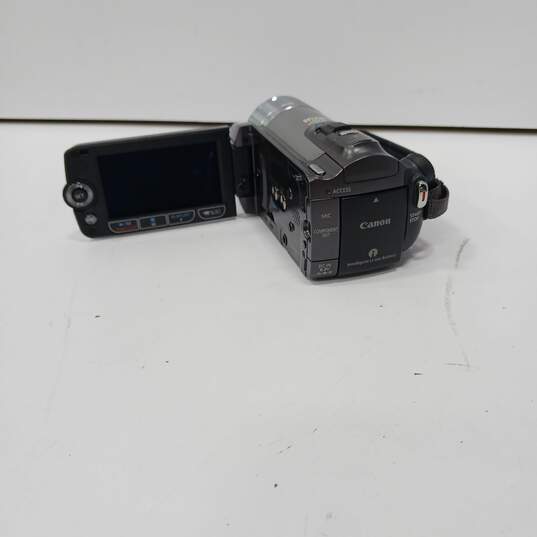 Canon Vixia HF200 A HD Camcorder image number 2