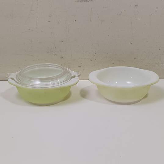 Set of 2 Vintage Pyrex Yellow bowls with 1 lid image number 1
