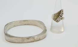 Artisan 925 Modernist Ball Charm Semi Hoop Post Earrings Ruffle & Textured Pointed Band Ring & Chunky Rectangle Hinged Bangle Bracelet 31g alternative image