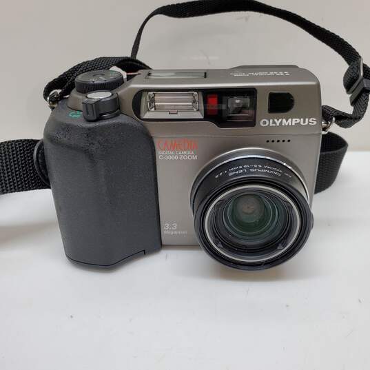 Olympus CAMEDIA C-3000 Zoom 3.3MP Digital Camera image number 2