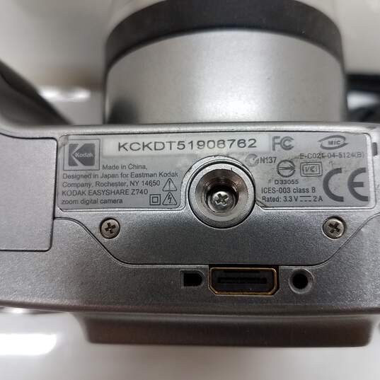 Kodak EasyShare Z740 5 Megapixel Digital Camera Silver image number 6