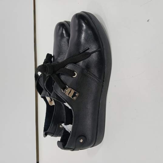Black Shoes image number 4