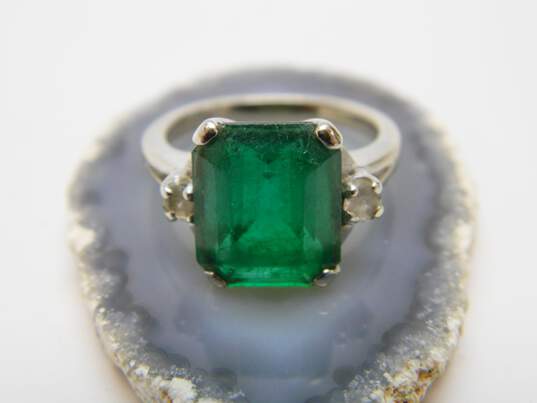 Vintage 10K White Gold Green Glass & Spinel Side Stones Ring 4.2g image number 1