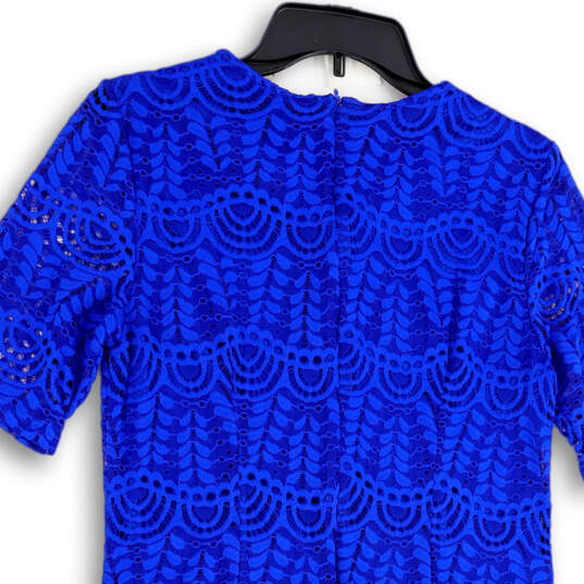 Womens Blue Lace Short Sleeve Round Neck Back Zip Short Shift Dress Size 8P image number 1