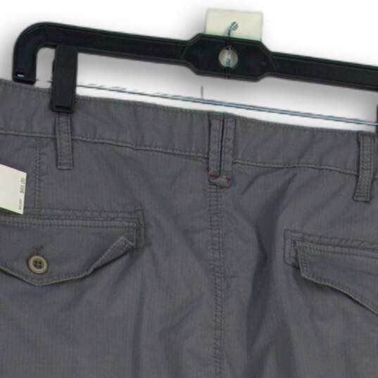 NWT Mens Gray Saltwater Relaxed Stretch Pockets Cargo Shorts Size 42x9.5 image number 4