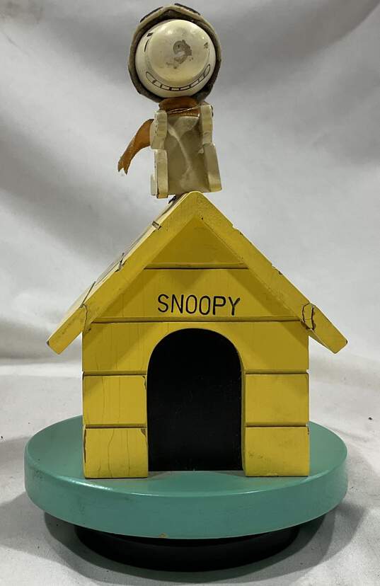 Snoopy Musical Doghouse Vintage image number 3